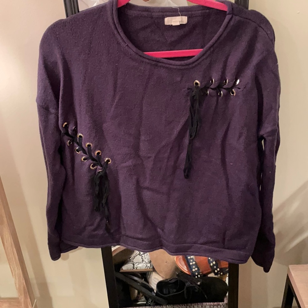 Jella c. Sweater with ties